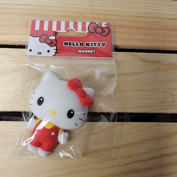 Hello Kitty Magnet 2.5" Tall - NIP - Picture 1 of 2